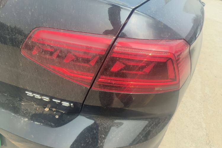 Used Volkswagen Magotan 2020 330TSI DSG Luxury Edition Right Rear Taillight