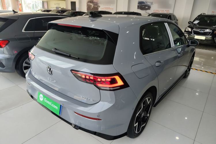 Used Volkswagen Golf 2025 Facelift 300TSI R-Line Rear Right 45 Deg