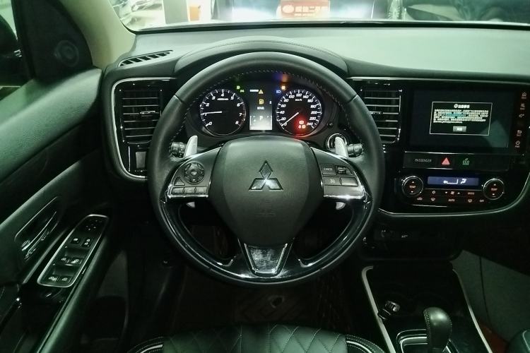 Used Mitsubishi Outlander 2020 2.4L 4x4 Zhi Xiang Edition 7-Seater