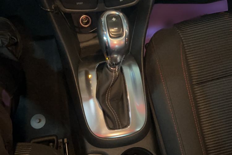 Used Buick Encore 2015 1.4T Automatic Two-Wheel Drive Urban Elite Version