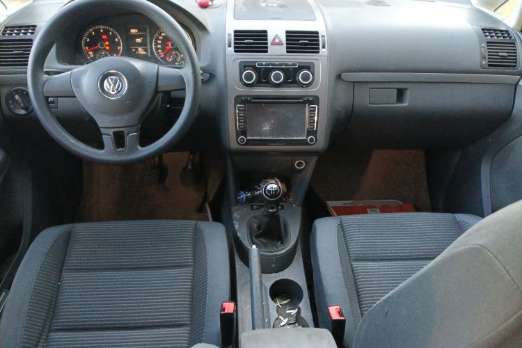 Used Volkswagen Touran 2013 1.4T Manual Fashion Edition 5 Seats Center Console