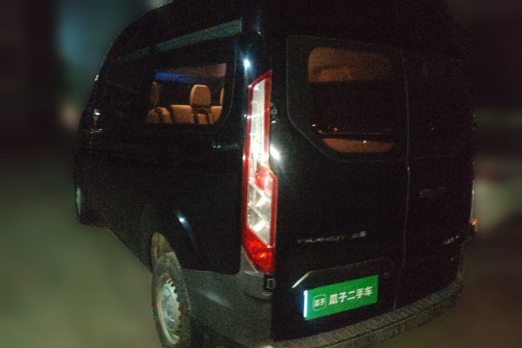Used Ford Transit 2022 2.0T Gasoline Multi-Purpose Commercial Vehicle Mid-Drive Low-Roof Design with Dual Rear Doors Meeting China VI Emission Standards
