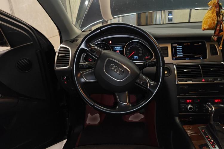 Used Audi Q7 2015 35 TFSI Ambition Edition Steering Wheel