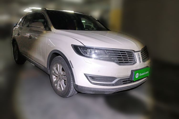 Used Lincoln MKX 2015 2.0T Two-Wheel Drive Deluxe Edition Front Right 45 Deg