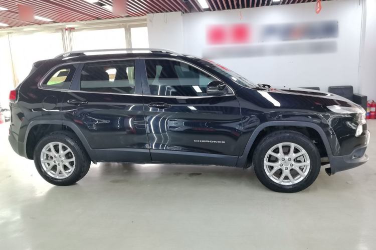 Used Jeep Cherokee 2016 2.4L Leading Edition
