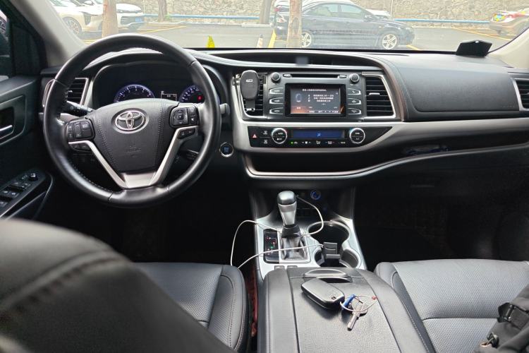 Used Toyota Highlander 2018 2.0T Four-Wheel Drive Luxury Edition 7 Seats China V Emission Standard

