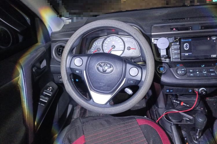 Used Toyota RAV4 2019 2.0L CVT Two-Wheel Drive Luxury Version China VI Standard
