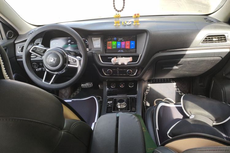 Used Zotye T600 2016 Sport Edition 2.0T DCT Prestige Model Center Console