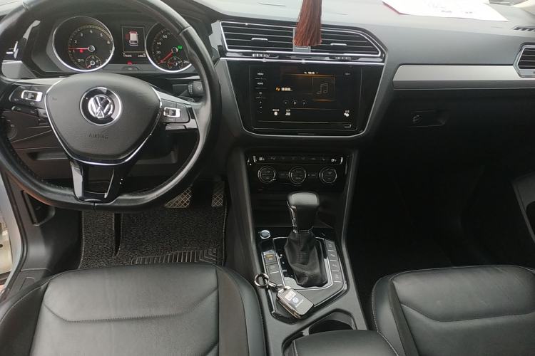 Used Volkswagen Tiguan L 2019 Revised 330TSI Automatic Two-Wheel Drive Smart & Luxury Edition China VI Standard
