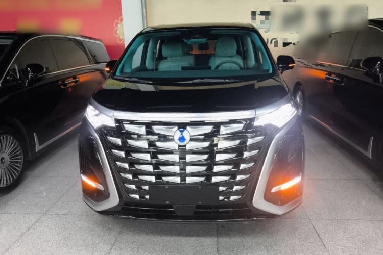 Used Denza D9 2023 DM-i 965 Luxury Model Exterior 1