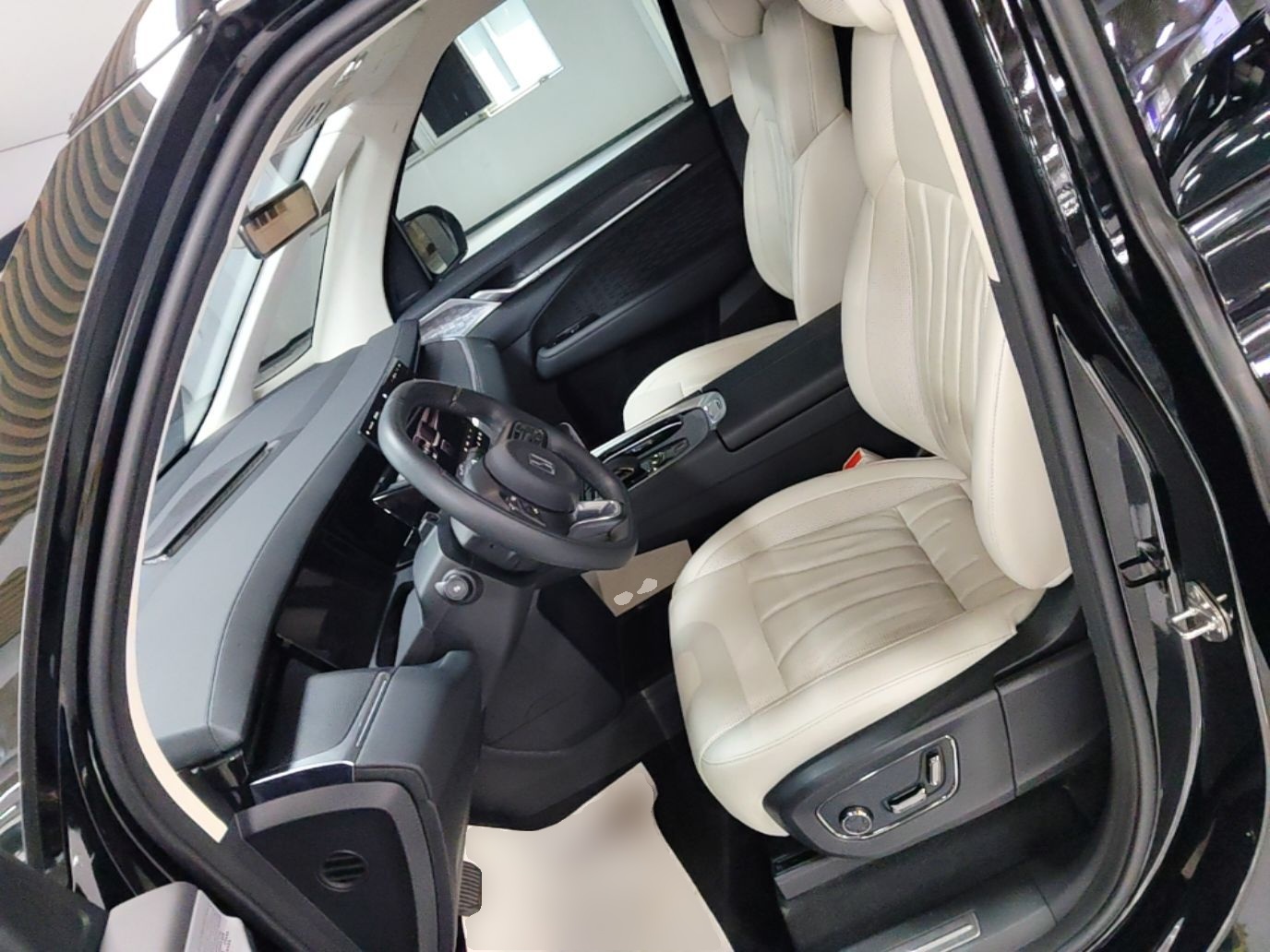 Zeekr 009 2024 GAC Trumpchi — снимка 17