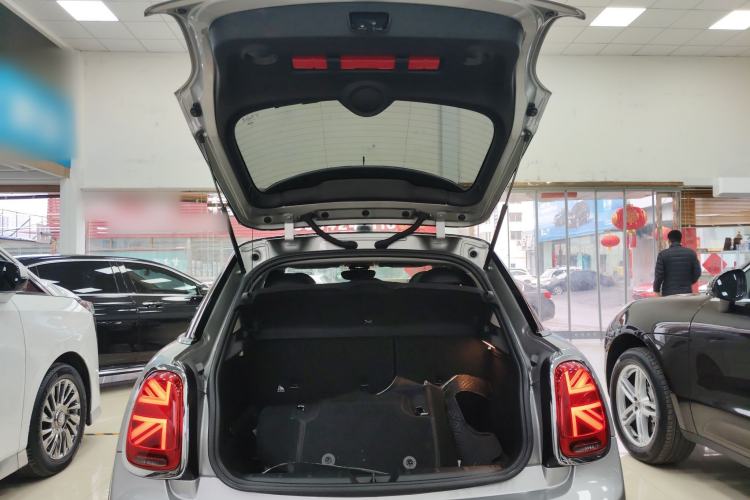 Used MINI MINI 2023 Updated 1.5T COOPER Artist Five-Door Edition
