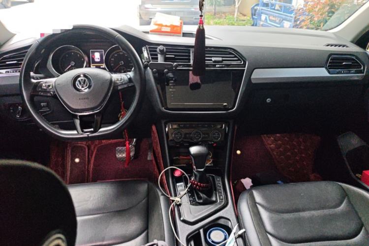 Used Volkswagen Tiguan L 2019 Revised 330TSI Automatic Two-Wheel Drive Smart & Luxury Edition China VI Standard Center Console