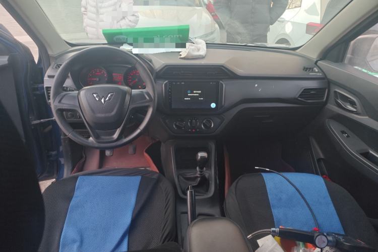Used Wuling Hongguang 2019 1.5L S Basic Window-Sealed Vehicle China VI LAR Center Console