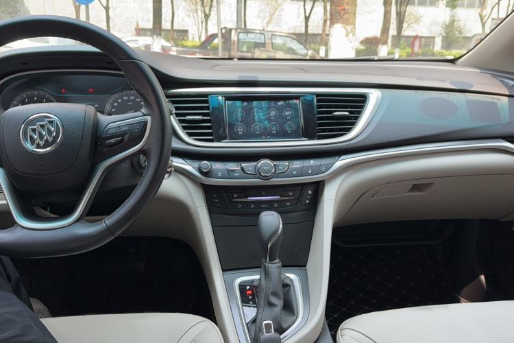 Used Buick GT 2019 15T Dual-Clutch Connected Elite Model China VI Center Console
