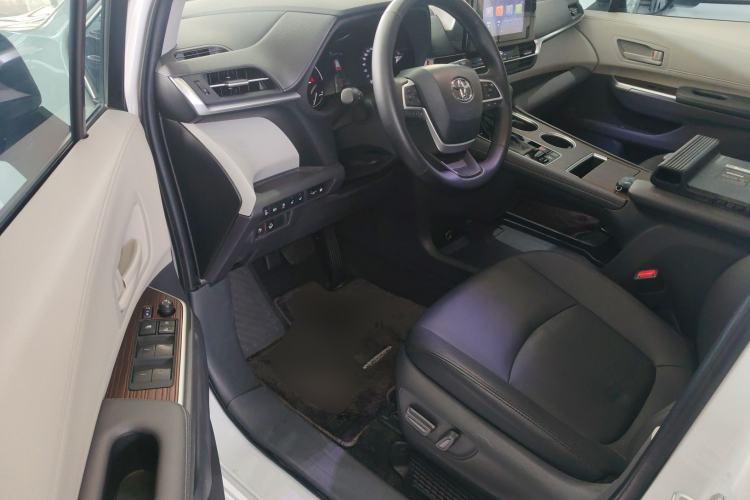 Used Toyota SIENNA 2023 2.5L Hybrid Comfort Edition Driver Seat