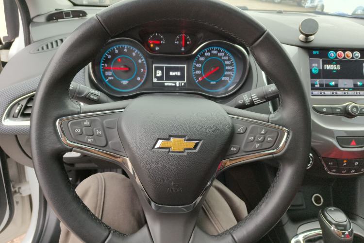 Used Chevrolet Cruze 2018 320 Automatic Pioneer Sunroof Edition
