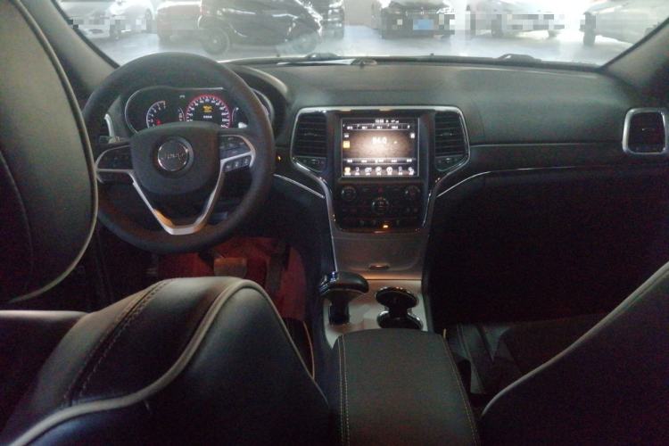 Used Jeep Grand Cherokee 2015 3.6L Luxury Navigation Edition Center Console