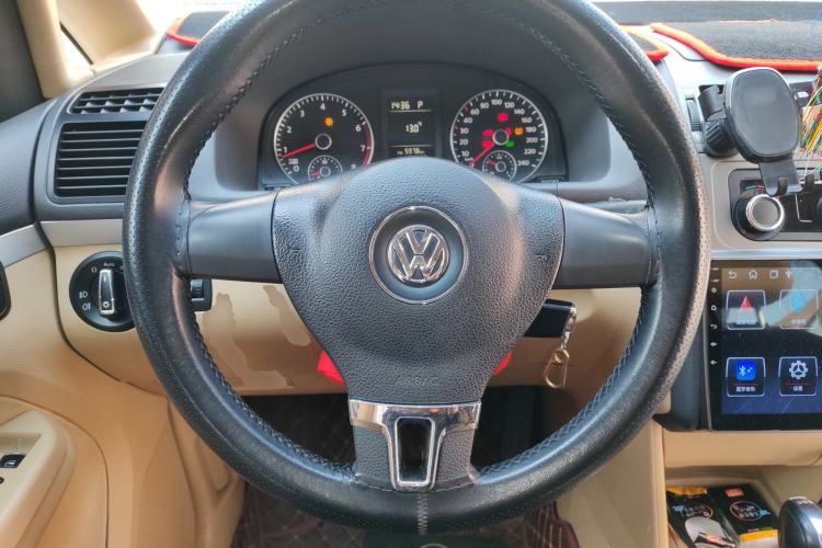 Used Volkswagen Touran 2011 1.4T DSG Zhiya Edition 5 Seats Steering Wheel