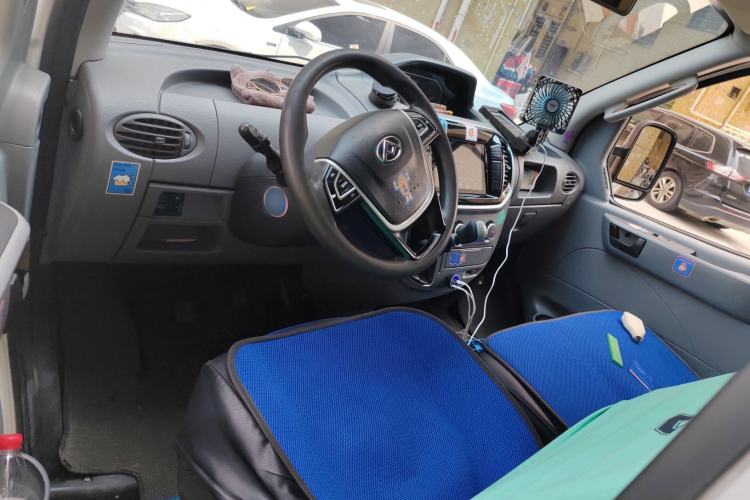 Used SAIC MAXUS Xintu V80 2019 2.5T Classic Edition 6-Speed Manual – Aoyuntong Short Wheelbase Mid-Height Design 5/6 Seats Center Console