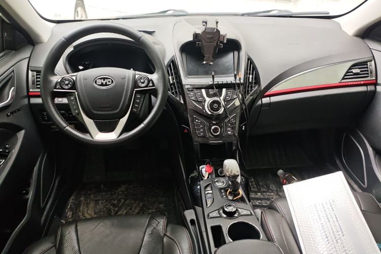 Used BYD Qin New Energy 2014 1.5T Flagship Model Center Console