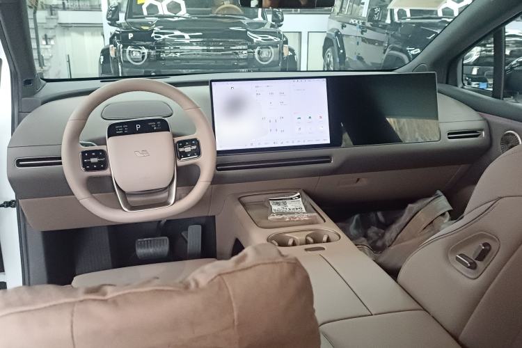 Used Li Auto i6 2025 Model Two-Wheel-Drive Standard Type
