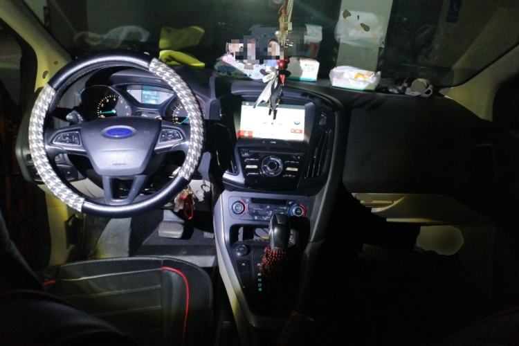 Used Ford Focus 2017 Hatchback EcoBoost 125 Automatic - Ultra-Powerful Style Edition with Smart Drive Features Center Console