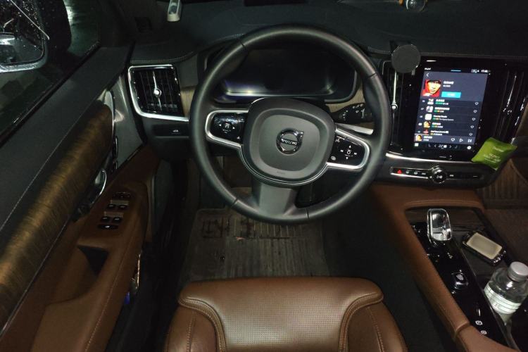 Used Volvo V90 2023 Cross Country B5 AWD Prestige Edition Steering Wheel