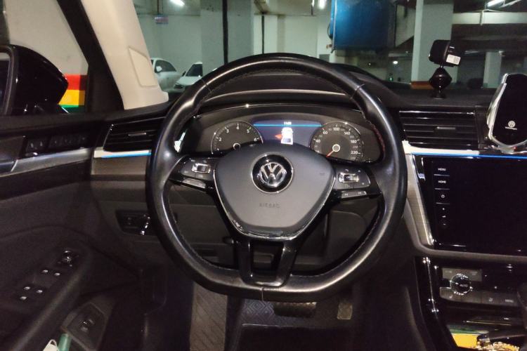 Used Volkswagen Phideon 2018 Revised Version 380TSI Two-Wheel Drive Business Edition Steering Wheel