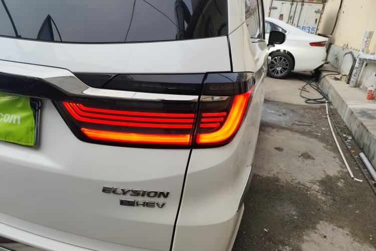 Used Honda Elysion 2022 2.0L eHEV Luxury Edition
