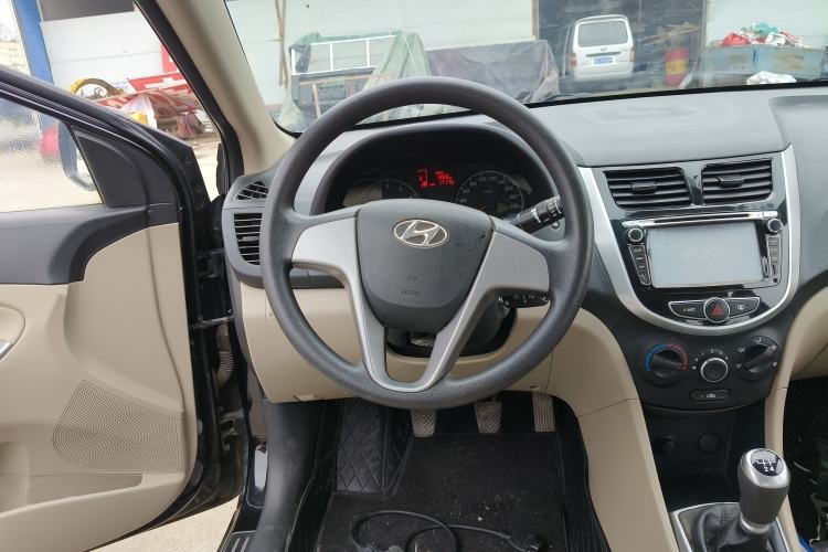 Used Hyundai Verna (older generation) 2014 1.4L Manual Smart GLS Trim