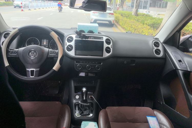 Used Volkswagen Tiguan 2013 2.0 TSI Automatic All-Wheel-Drive Flagship Edition Center Console