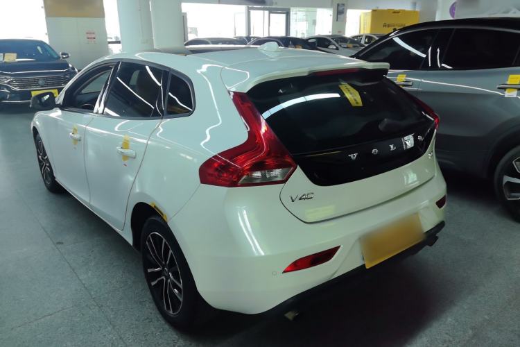 Used Volvo V40 2017 T3 Zhiyi Edition
