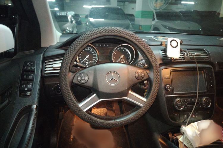 Used Mercedes-Benz R-Class 2014 R 400 4MATIC Business Model Steering Wheel