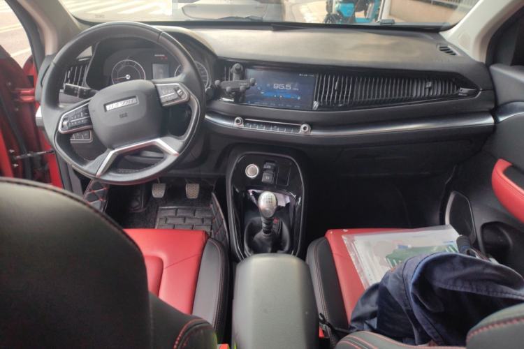 Used Haval H2s 2017 Blue Label 1.5T Manual Elite Model Center Console