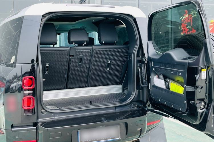 Used Land Rover Defender 2023 Facelift 90 3.0T P400 XS Interior 9