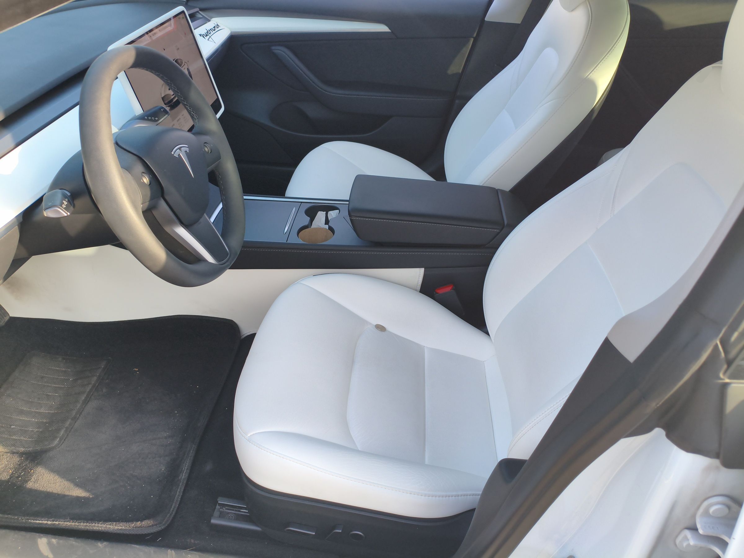 Переднее сиденье в автомобиле