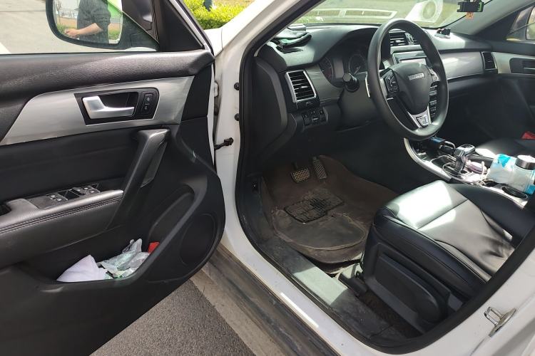 Used Haval H2 2018 Chuanxiang Edition Red Badge 1.5T Dual-Clutch Two-Wheel Drive Fashionable Model