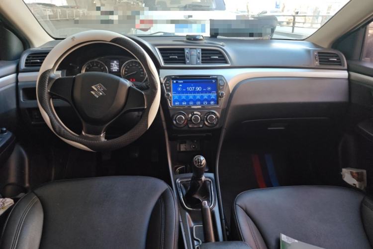 Used Suzuki Alivio 2015 1.6L Manual Comfort Model Center Console