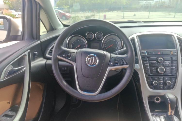 Used Buick GT 2013 GT 1.8L Automatic Fashion Edition Steering Wheel