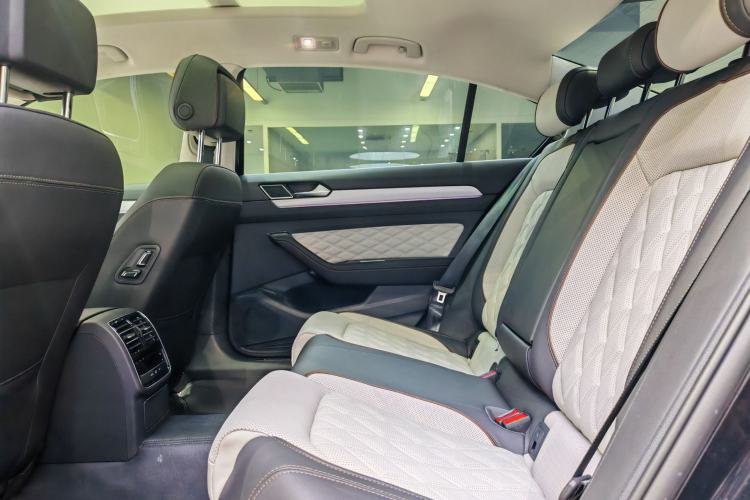 Used Volkswagen Magotan 2024 2 Million Units Zhongxiang Version 330TSI DSG Luxury Edition