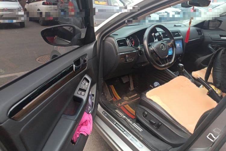 Used Volkswagen Sagitar 2017 230TSI Automatic Luxury Edition
