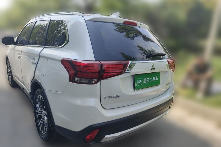 Used Mitsubishi Outlander 2017 2.0L Two-Wheel Drive Glory Edition 5 Seats Rear Left 45 Deg