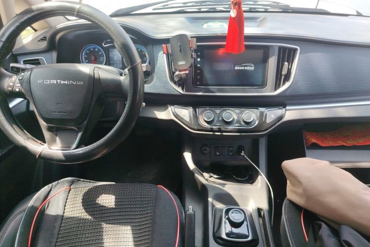 Used FORTHING Lingzhi M5 2022 Passenger Version Luxury Model 7 Seats Center Console