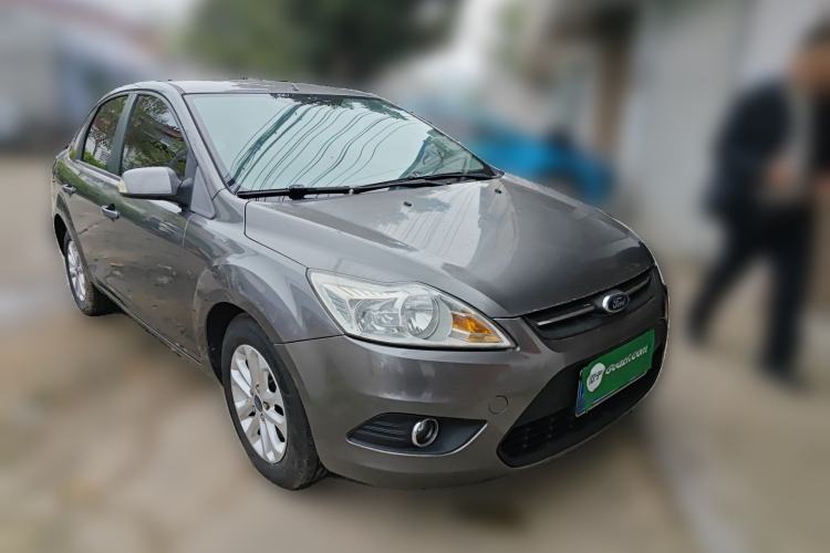 Used Ford Focus 2013 Sedan Classic 1.8L Manual Base Model Front Right 45 Deg