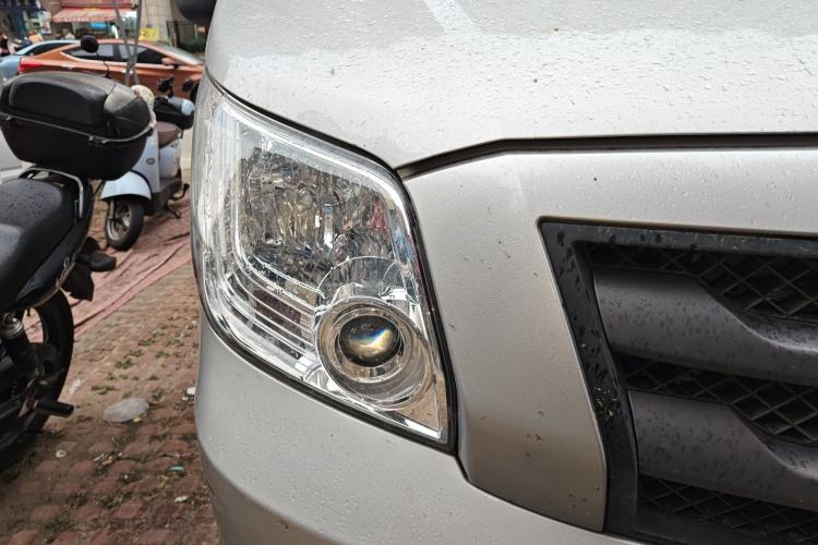 Used Foton Toano 2024 Tuyano Pro Van 2.0T Manual Rear-Wheel Drive Extended Wheelbase Mid-Roof Configuration Single Rear Tire 3-Seater
