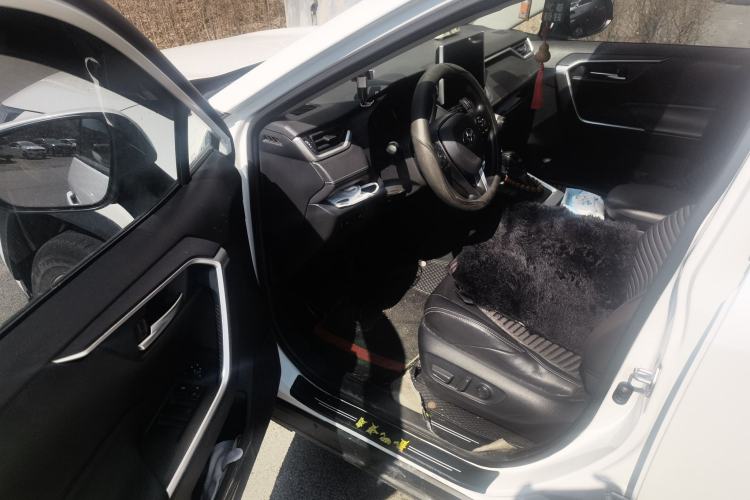 Used Toyota Wildlander 2020 2.0L CVT 4x4 Luxury Edition Driver Seat