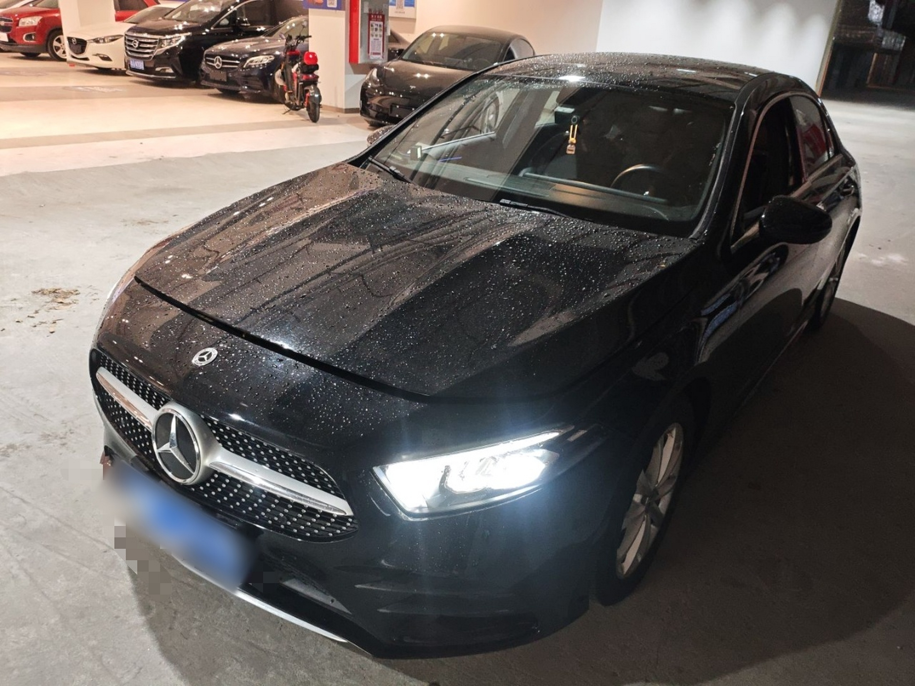 Под передней частью автомобиля