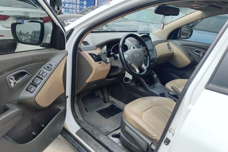 Used Hyundai ix35 2012 2.0L Automatic 4x4 Prestige Edition GLS Driver Seat