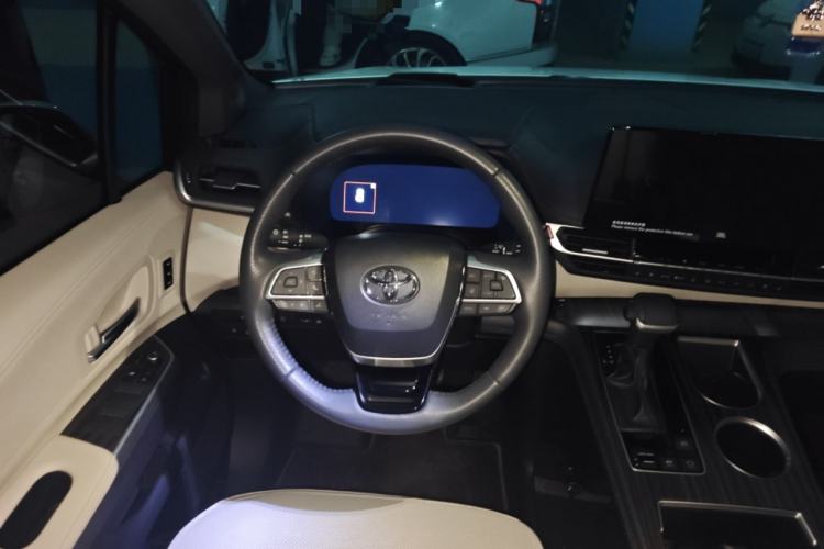 Used Toyota Sienna 2024 2.5L Hybrid Platinum Edition